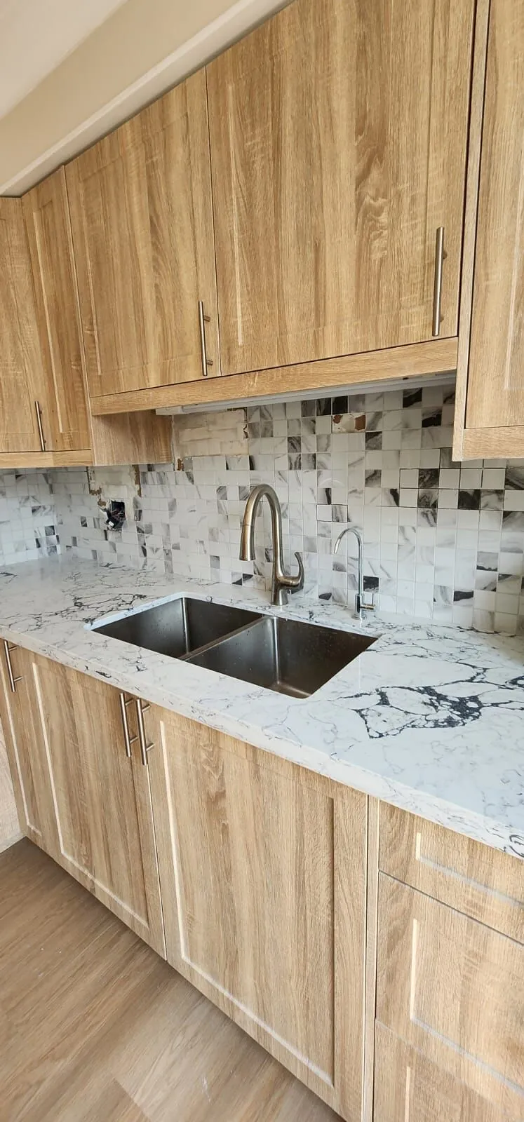 Kitchen renovated by EH Contracting Services Inc.